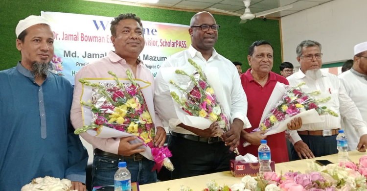 হাজীগঞ্জ ডিগ্রি কলেজ পরিদর্শনে মার্কিন কংগ্রেসম্যান ড. জামাল এন্টনি বৌমেন