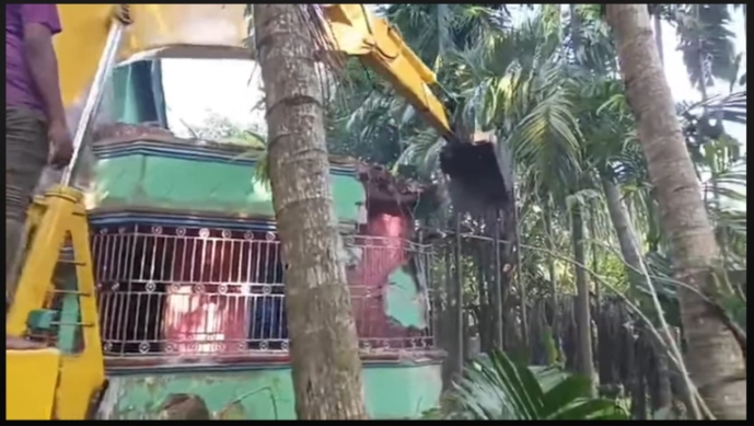 রায়পুরে ৪৩ বছর পর জমির মালিককে দখল বুঝিয়ে দিল আদালত