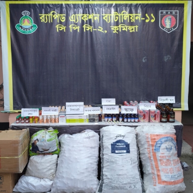 র্যাব-১১-এর অভিযানে কুমিল্লা হতে বিপুল পরিমাণ ভারতীয় চোরাচালানকৃত পণ্য ও মাদকদ্রব্য উদ্ধার