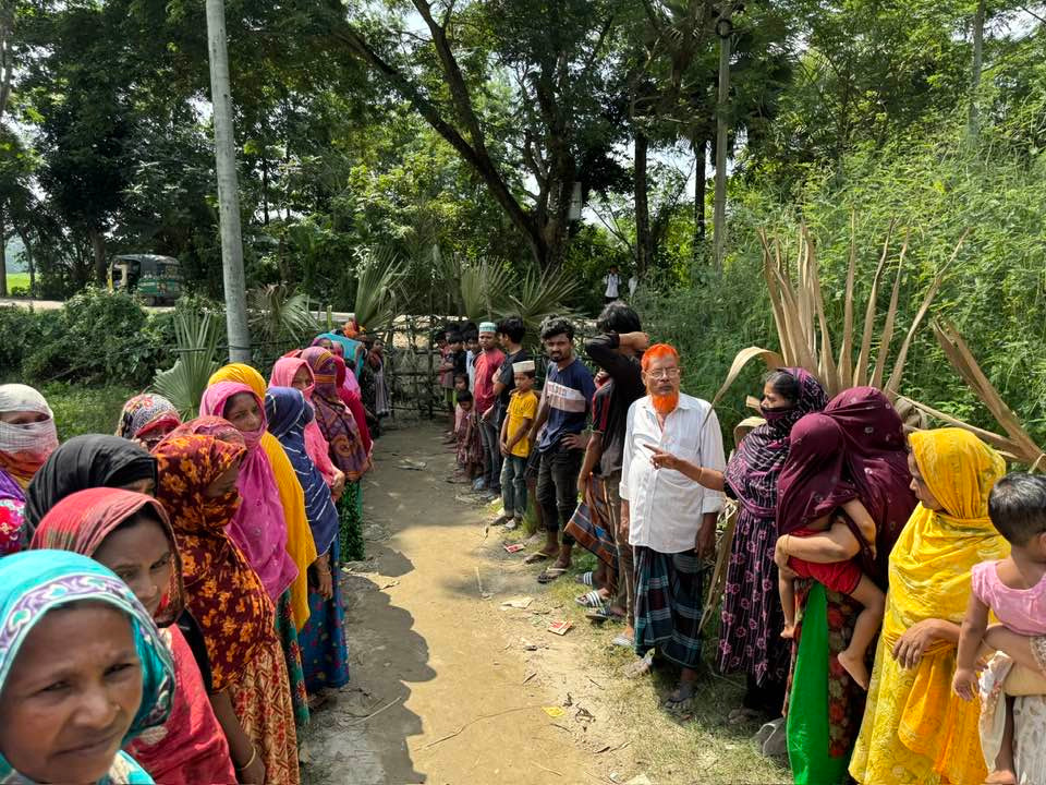 মতলবে চাঁদার জন্যে চলাচলের রাস্তা বন্ধ