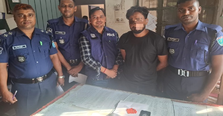 মৌলভীবাজারে ফাঁড়ি পুলিশের অভিযানে মাদকসহ আটক ১