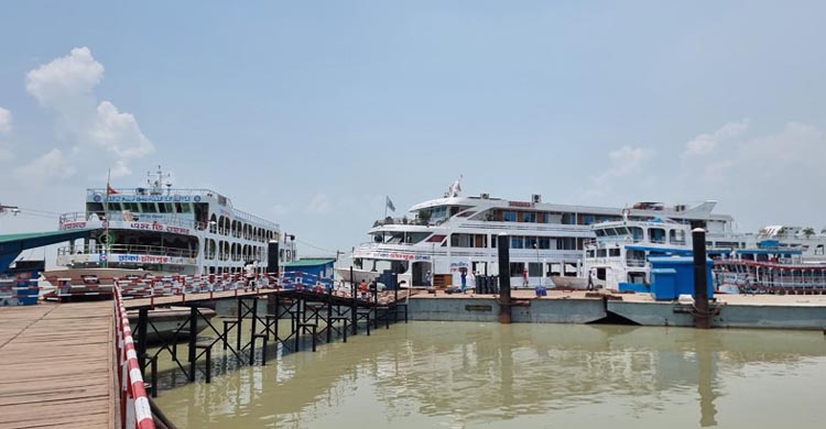 অব্যবস্থাপনা ও দুর্বল সেবায় ধুঁকছে লঞ্চ ব্যবসা