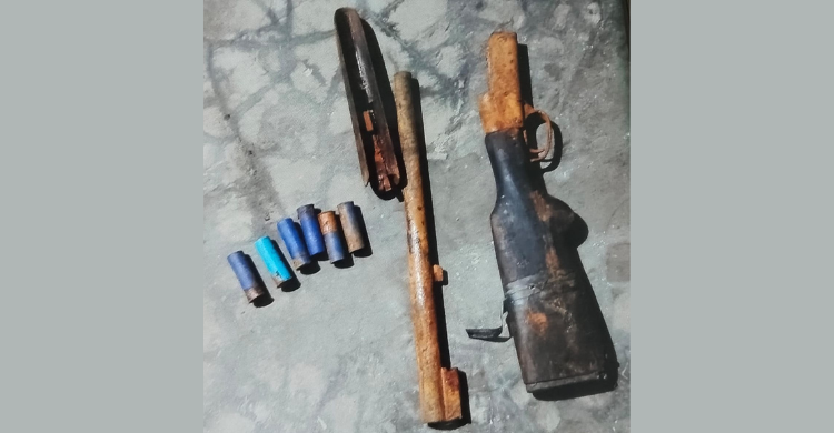 রায়পুরে বিএনপি নেতার বাড়িতে যৌথ বাহিনীর অভিযান, বিদেশি অস্ত্র উদ্ধার