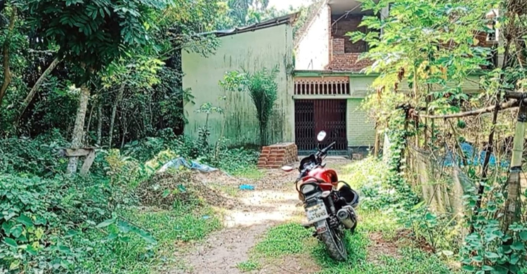 ফরিদগঞ্জে পাঁচ বছর পর সন্তানের দাবি নিয়ে তালাক দেয়া স্ত্রী হাজির! প্রবাসীর পরিবারে আতঙ্ক