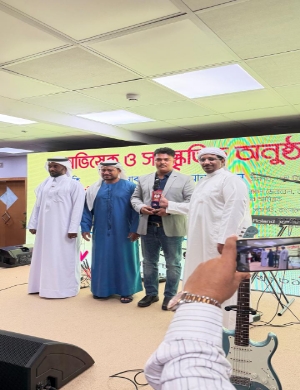 সংযুক্ত আরব আমিরাতে সফল ব্যবসায়ী হিসেবে বিজনেস আইকনিক অ্যাওয়ার্ড পেলেন নরসিংদীর আব্দুল মান্নান