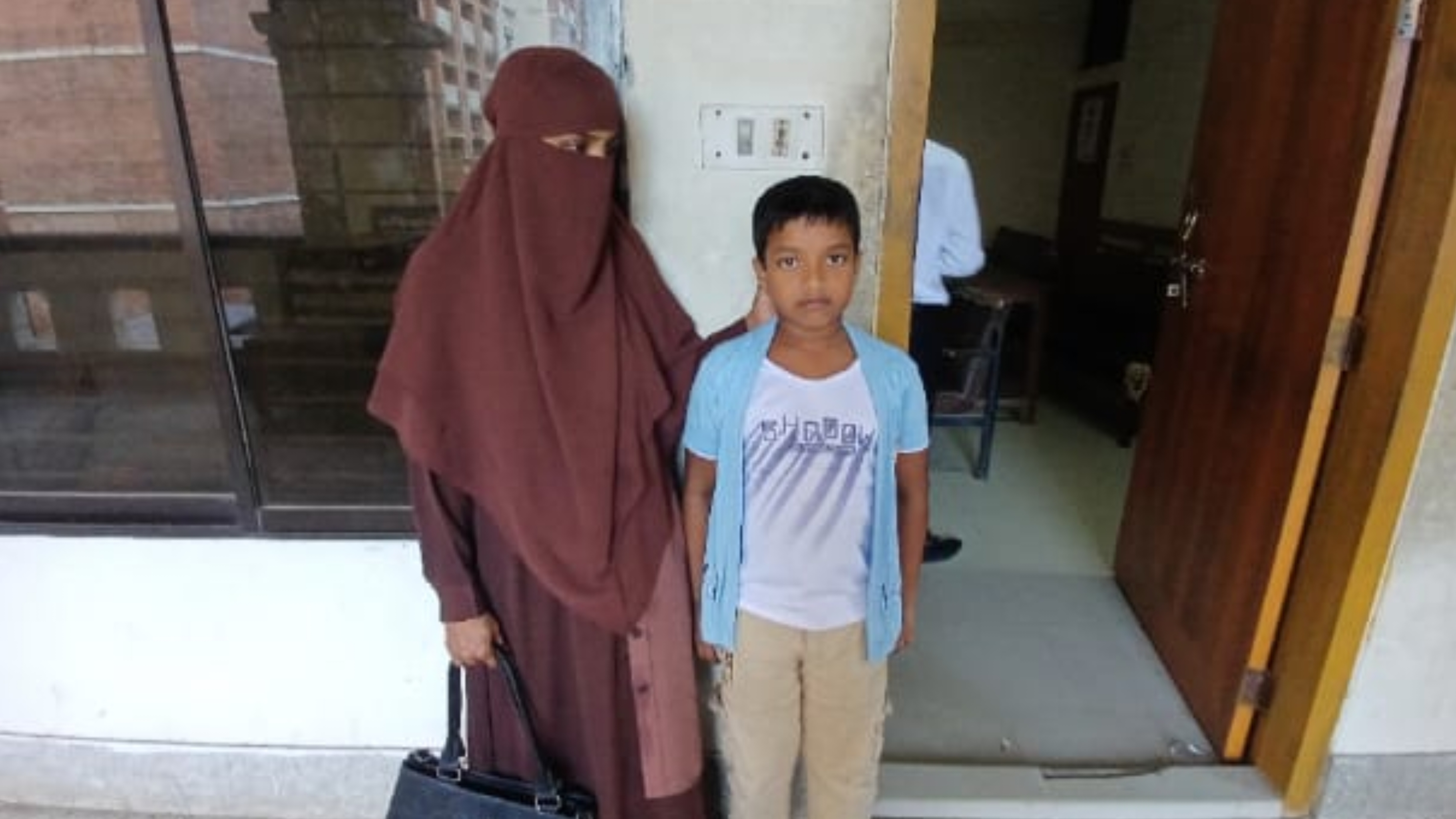 রায়পুরে সন্তানের স্বীকৃতি পেতে আদালতের বারান্দায় ঘুরছেন শিশু শাহাদাৎ