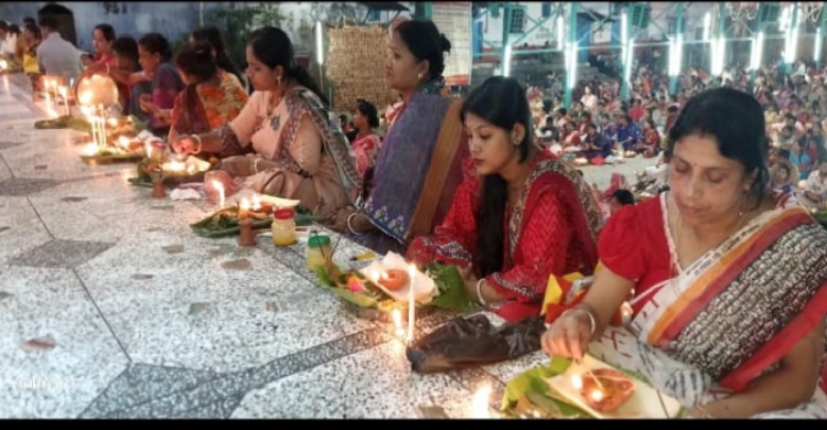 আপনজনের মঙ্গলার্থে কুমিল্লায় মহেশাঙ্গনে রাখের উপবাস ও ঘৃত প্রদীপ প্রজ্জ্বলন ব্রত