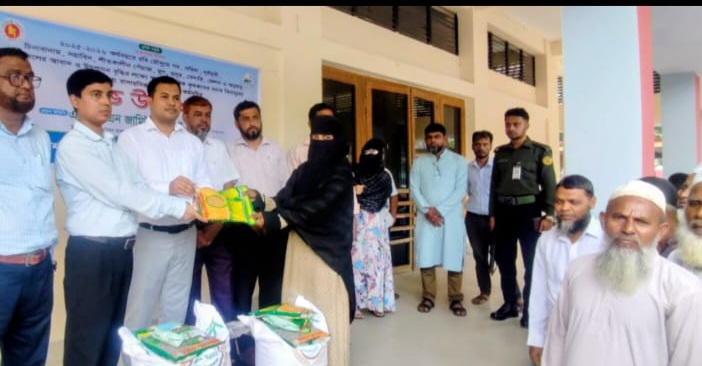 চাঁদপুর সদরে ৬৯০ জন কৃষকের মাঝে প্রণোদনা কর্মসূচি উদ্বোধন