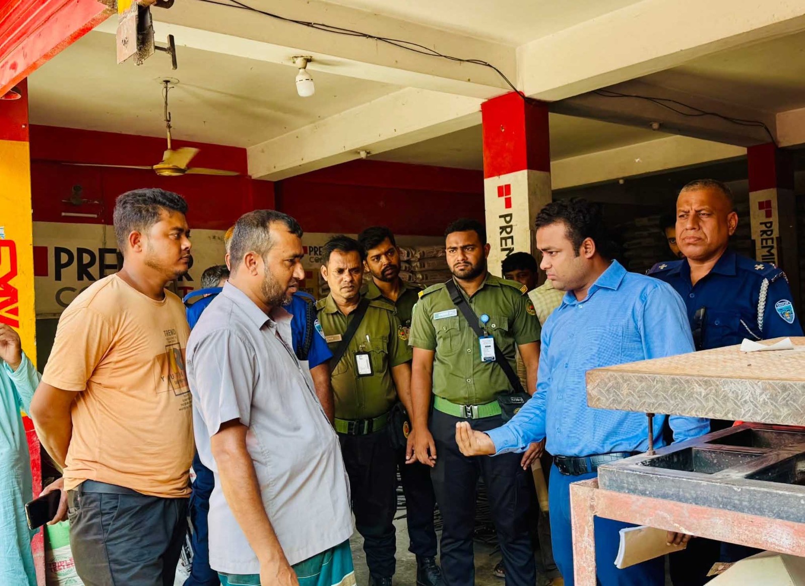 মতলবে অবৈধ বালু ব্যবসায়ীসহ দুজনকে দেড় লাখ টাকা জরিমানা