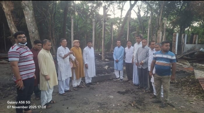 কচুয়া কড়ইশ বেপারী বাড়ি দুর্গা মন্দিরের স্টোর রুমে অগ্নিকাণ্ডস্থলে ইউএনও