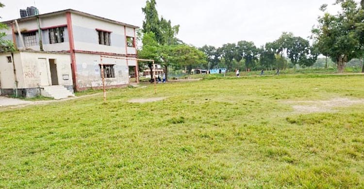 সংস্কার ও পর্যাপ্ত পরিচর্যা পেলেই মাঠটি ফিরে পাবে হারানো জৌলুস