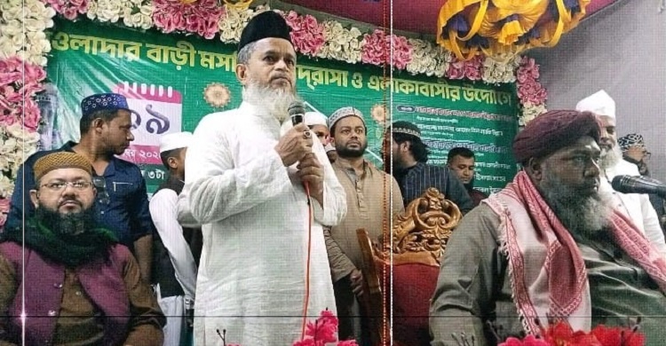 ঢালীরঘাটে মুসল্লিদের কাছে দোয়া চাইলেন মোমবাতি প্রতীকের প্রার্থী আহসান উল্লাহ