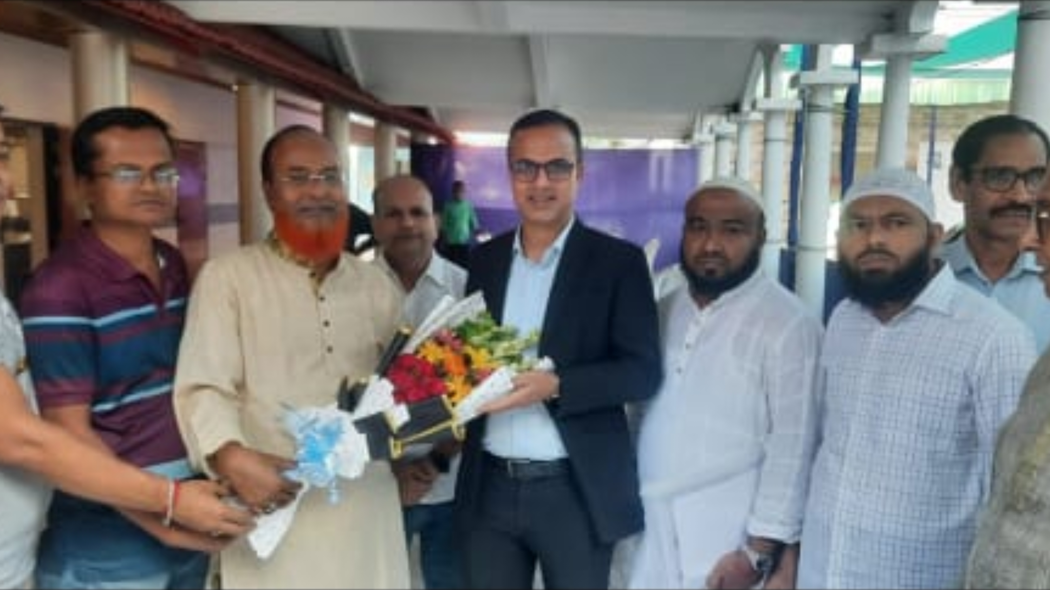 বিদায়ী জেলা প্রশাসককে বাজুসের ফুলেল শুভেচ্ছা