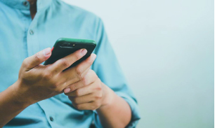 প্রবীণদের মোবাইলে আসক্তি কতটা ঝুঁকিপূর্ণ?