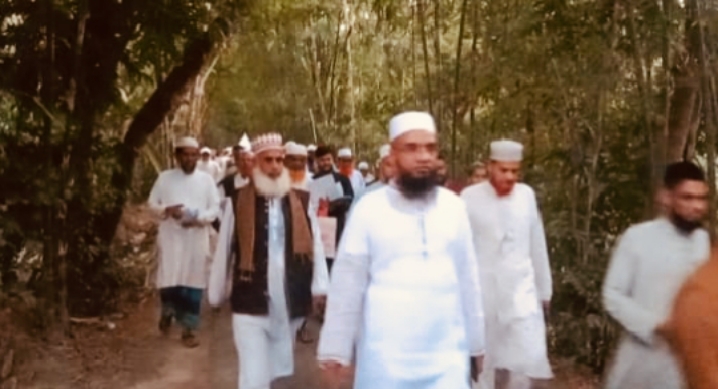 কচুয়ার কড়ইয়ায় গণসংযোগে এমপি প্রার্থী মুহাদ্দিস আবু নসর আশরাফি