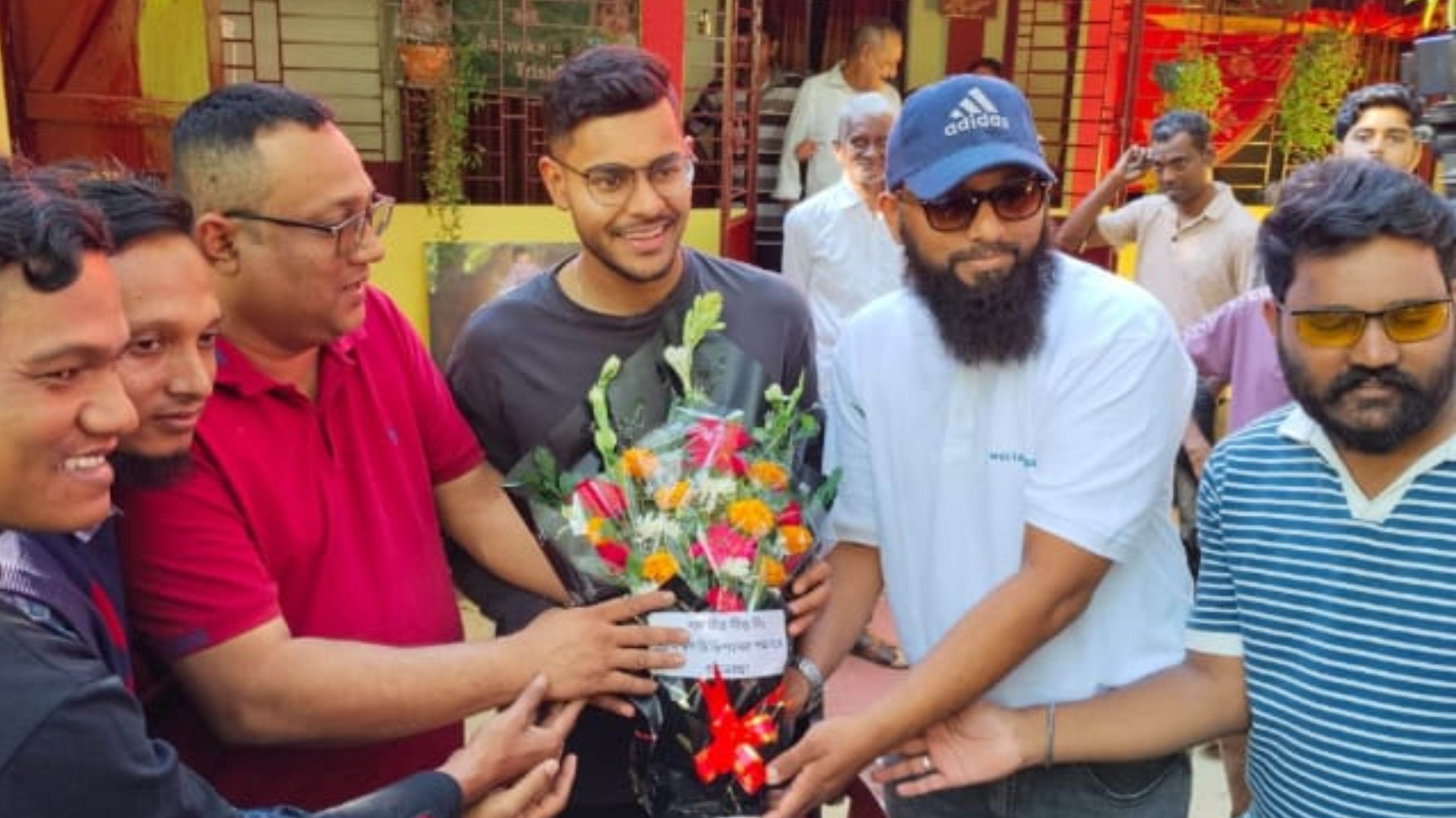 শ্রীমঙ্গলে তারকা ফুটবলার সমিত সোমকে বরণ করে নিলেন ভক্তরা