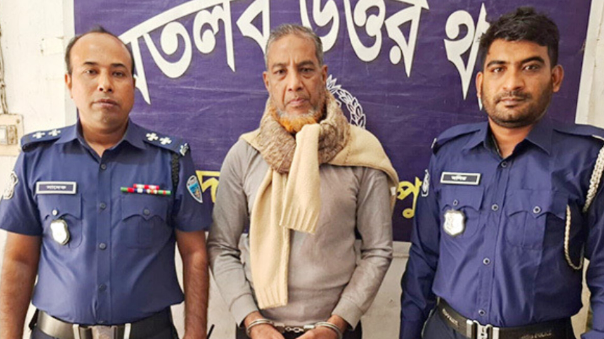 মতলব উত্তরে দোকানে চোরাই মোবাইল রাখার অভিযোগে ইউপি সদস্য আটক