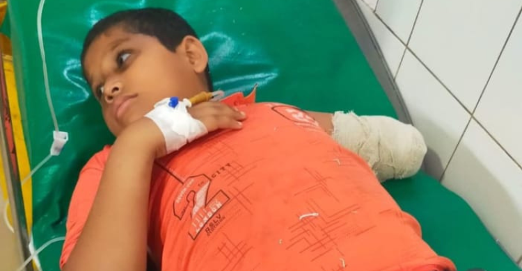 হাজীগঞ্জে বিচ্ছিন্ন হাত যাচ্ছে ঢাকাতে।। যুবকের মানবিকতা আকাশচুম্বী