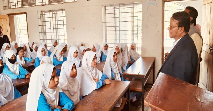 কাউনিয়া ইউনুস মিয়া উচ্চ বিদ্যালয়ে জেলা শিক্ষা অফিসারের একাডেমিক ও প্রশাসনিক দিকনির্দেশনা