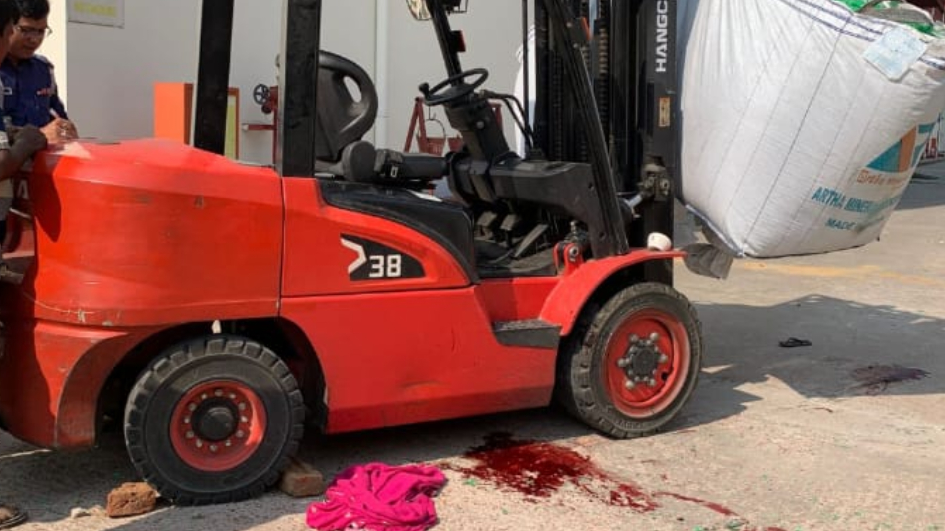 শ্রীমঙ্গলে ফর্কলিফটের চাকায় পিষ্ট হয়ে নারী শ্রমিকের মৃত্যু