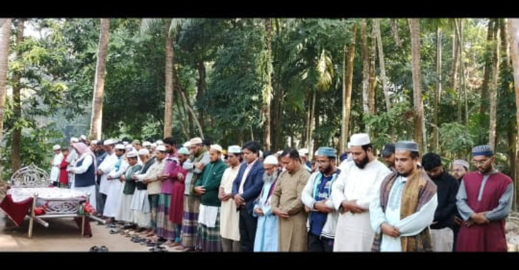 দৈনিক আলোকিত চাঁদপুরের যুগ্ম বার্তা সম্পাদক রাজুর মায়ের দাফন সম্পন্ন