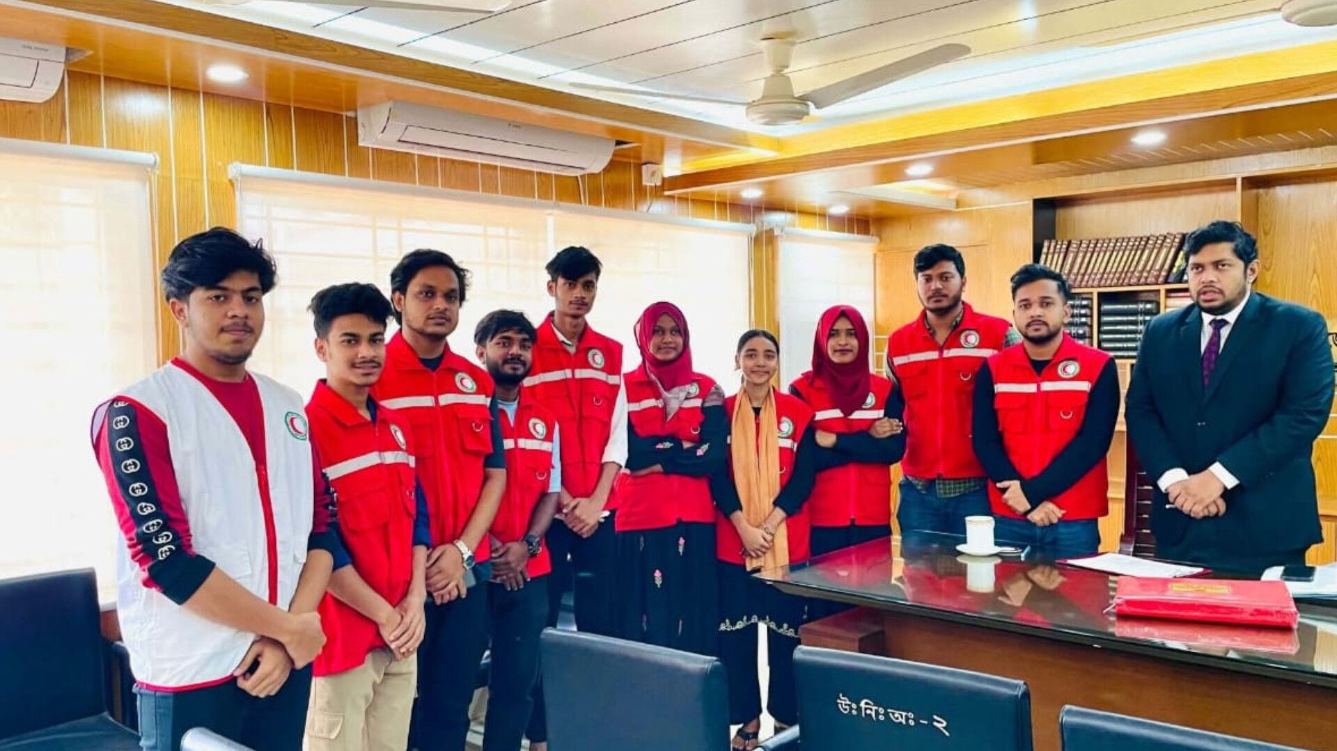 মতলবে নবাগত ইউএনও'র সাথে যুব রেড ক্রিসেন্টের সৌজন্য সাক্ষাৎ