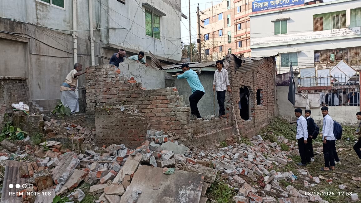 ৪০ বছর পর চাঁদপুর সরকারি কলেজের সম্পত্তিতে অবৈধ স্থাপনা উচ্ছেদ