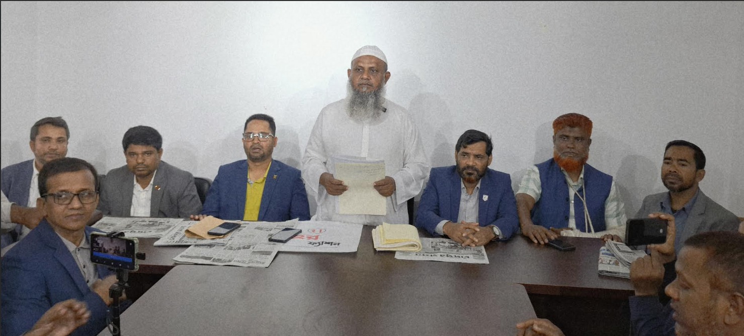 *হাজীগঞ্জে দলিল লিখক সমিতির সাধারণ সম্পাদক বিল্লাল হোসেনের সংবাদ সম্মেলন*