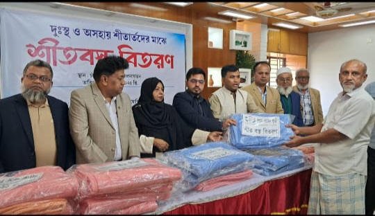 সাংবাদিক রুহুল আমিন গাজী ফাউন্ডেশনের শীতবস্ত্র বিতরণ