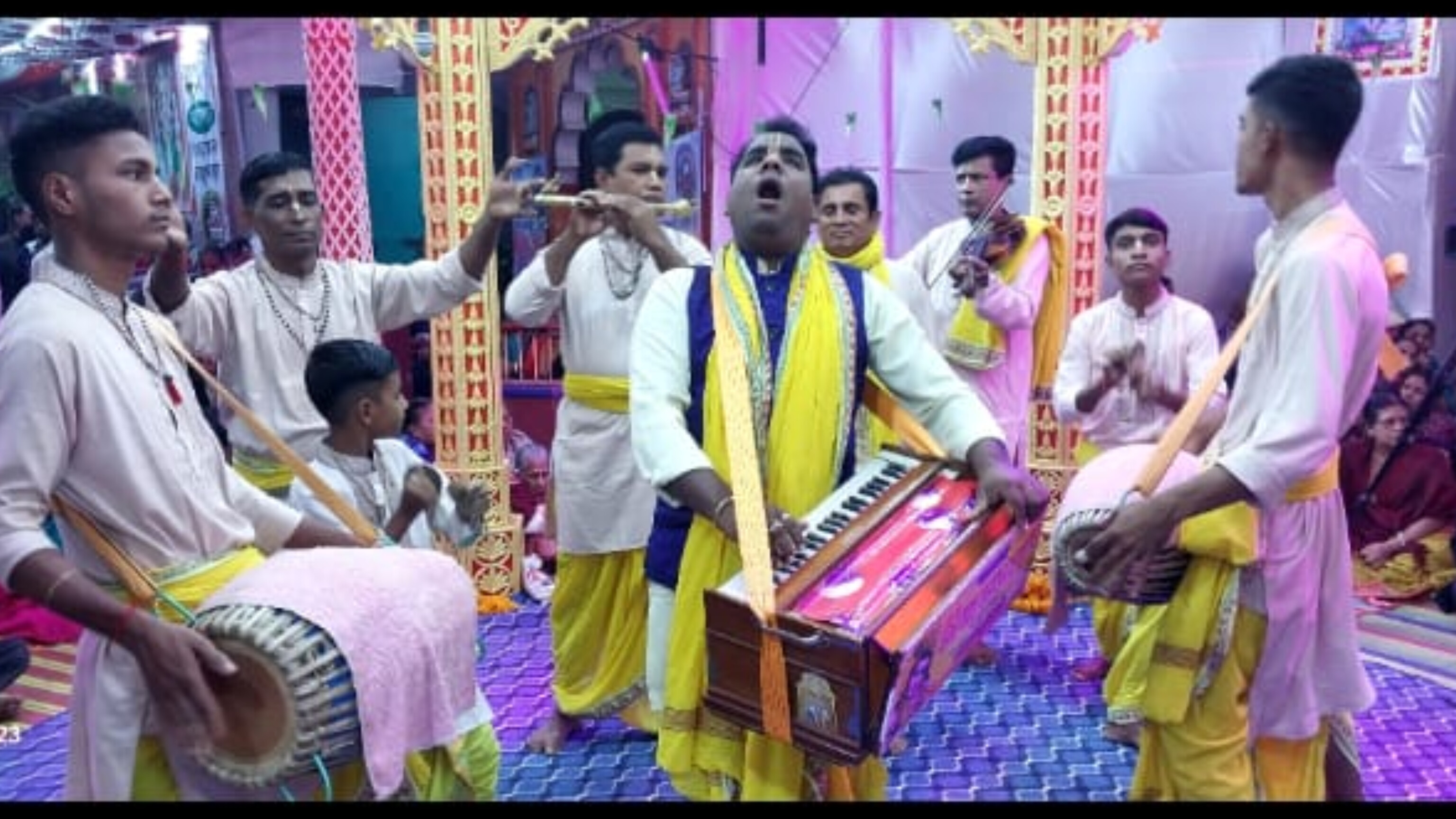 কুমিল্লা গিরিধারী সংঘের এক যুগপূর্তিতে চলছে হরিনাম সংকীর্তন