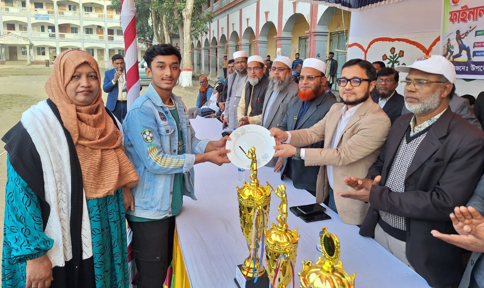 হাজীগঞ্জে ৫৪তম শীতকালীন ক্রীড়া প্রতিযোগিতার পুরস্কার বিতরণ