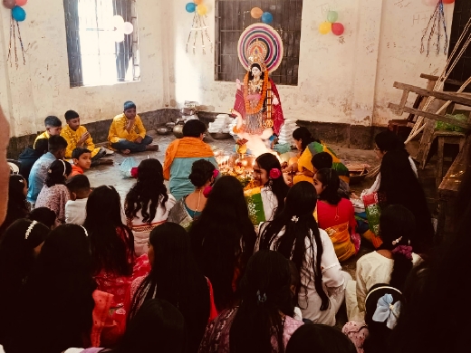 শঙ্খধ্বনি আর উলুধ্বনিতে শ্রীনগরে বিদ্যাদেবীর আরাধনা