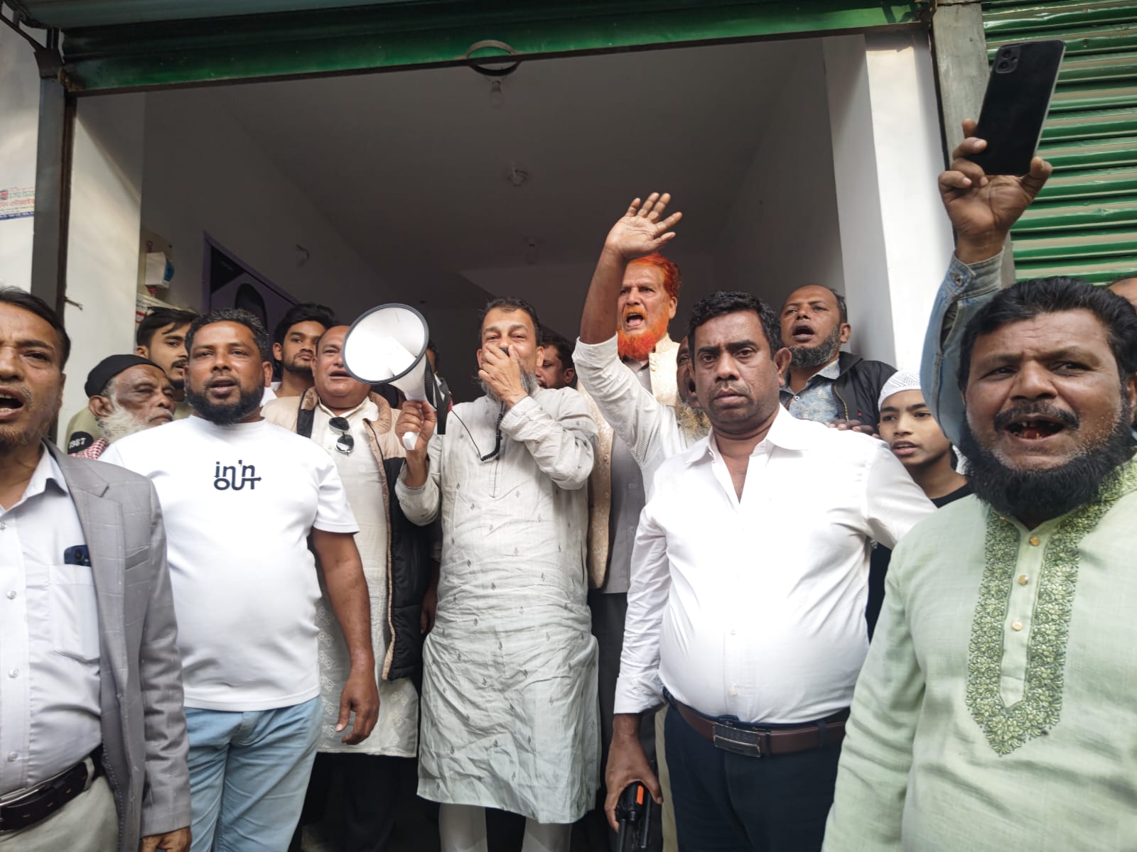 আমি নির্বাচিত হলে বিনা পয়সায় ফ্যামিলি কার্ড দেবো