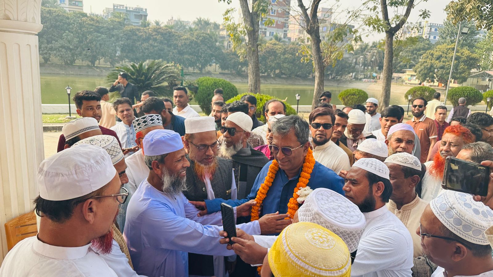 শেখ ফরিদ আহমেদ মানিককে জমইয়াতে হিযবুল্লাহর সভাপতির ফুলেল শুভেচ্ছা