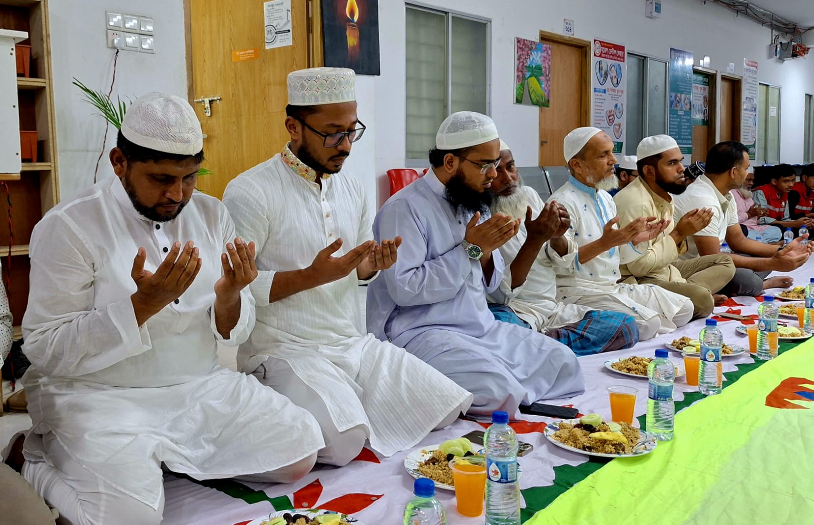 হাজীগঞ্জে মডেল হসপিটালে দোয়া ও ইফতার মাহফিল