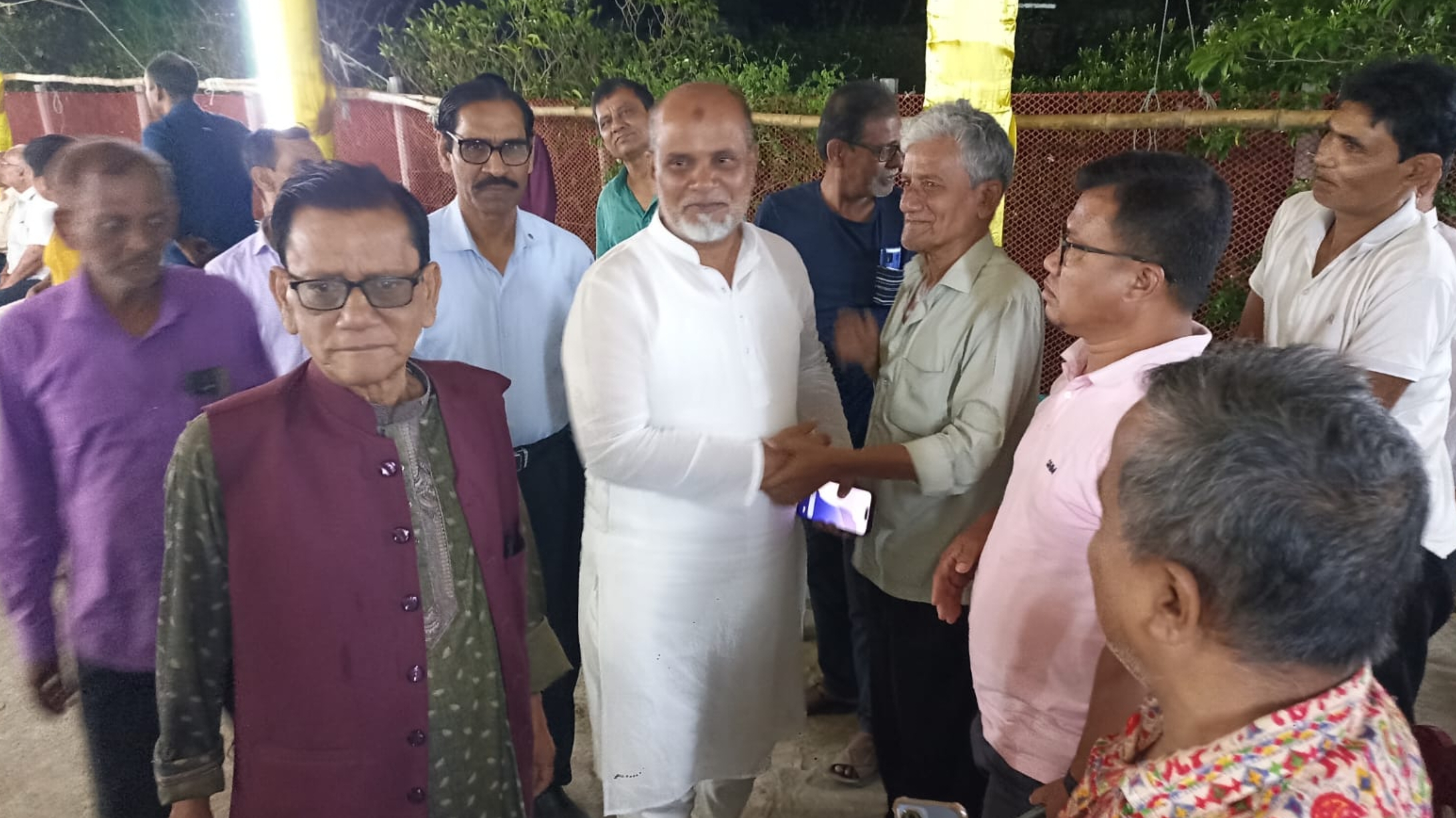 চাঁদপুর পৌর মহাশ্মশান মন্দিরে ৩ দিনব্যাপী নামযজ্ঞ উৎসবে শুভেচ্ছা বিনিময় করলেন হাজী মো. মোশারফ হোসেন