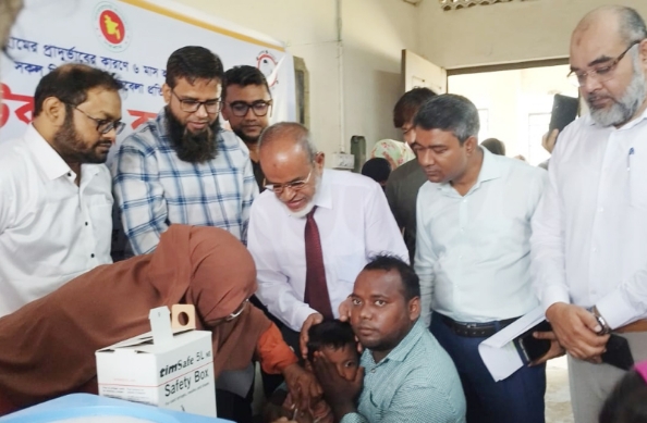 সদর ও হাইমচরে ৭২ হাজার শিশুকে হামের টিকা প্রদানের লক্ষ্যমাত্রা, টিকাগ্রহীতাদের ভিড়!