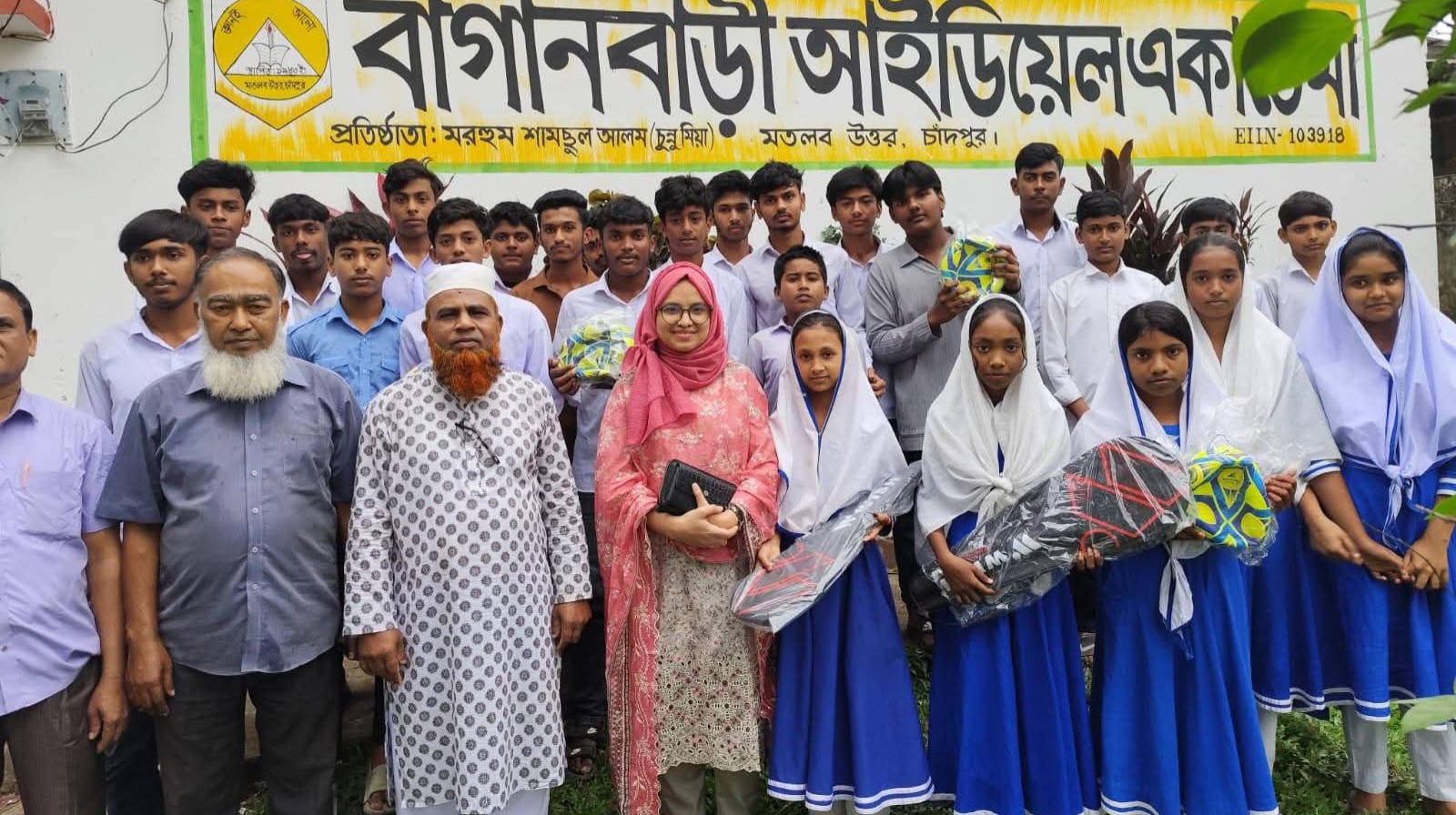 মতলব উত্তরে শিক্ষার্থীদের মাঝে ক্রীড়া সামগ্রী বিতরণ করলেন ইউএনও মাহমুদা কুলসুম মনি