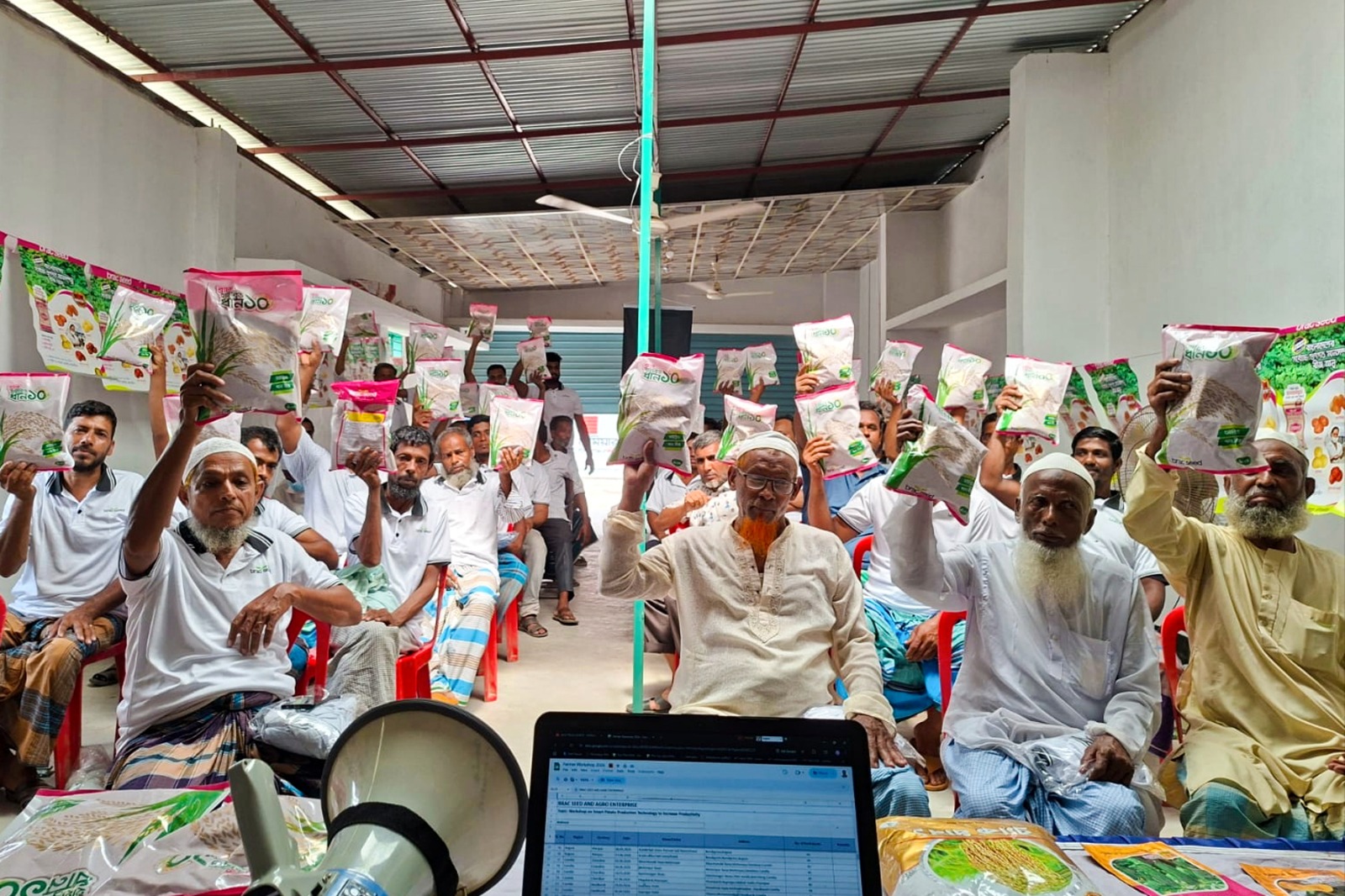 ব্র্যাকের উদ্যোগে 'আধুনিক উৎপাদন কলাকৌশল প্রয়োগে হাইব্রিড ধানের অধিক ফলন নিশ্চিতকরণ' কর্মশালা