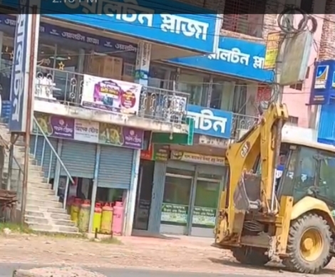 বাবুরহাট-মতলব-পেন্নাই সড়কের পাশে 'রক্ষাপদ' কাজ শুরু