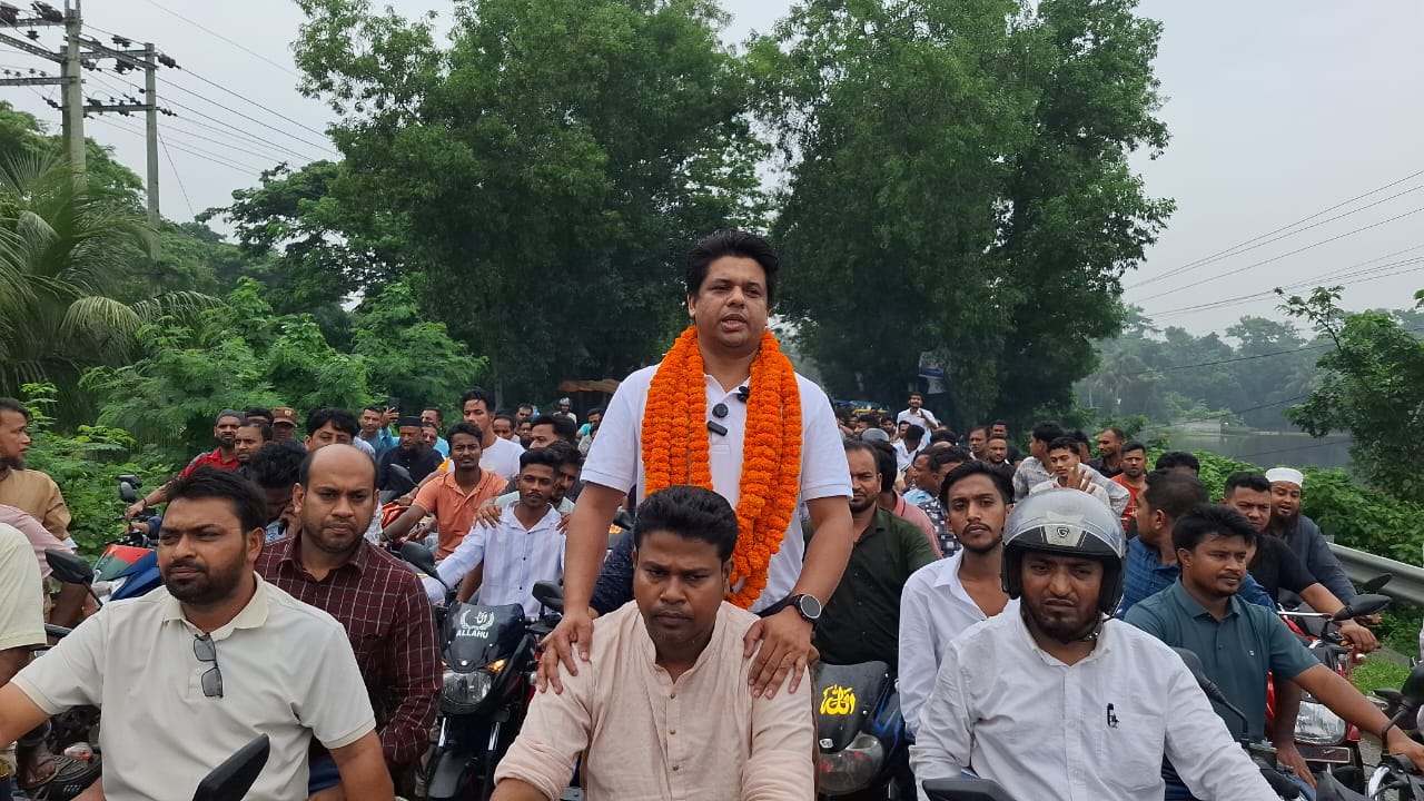 কেন্দ্রীয় যুবদল নেতা তারেকুর রহমানকে শোভাযাত্রা দিয়ে বরণ