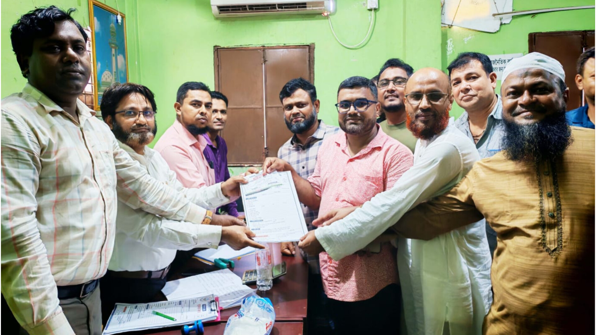 হাজীগঞ্জ বাজার ব্যবসায়ী সমিতি নির্বাচনে মনোনয়নপত্র নিলেন সাংবাদিক হাবীব উল্যাহ্