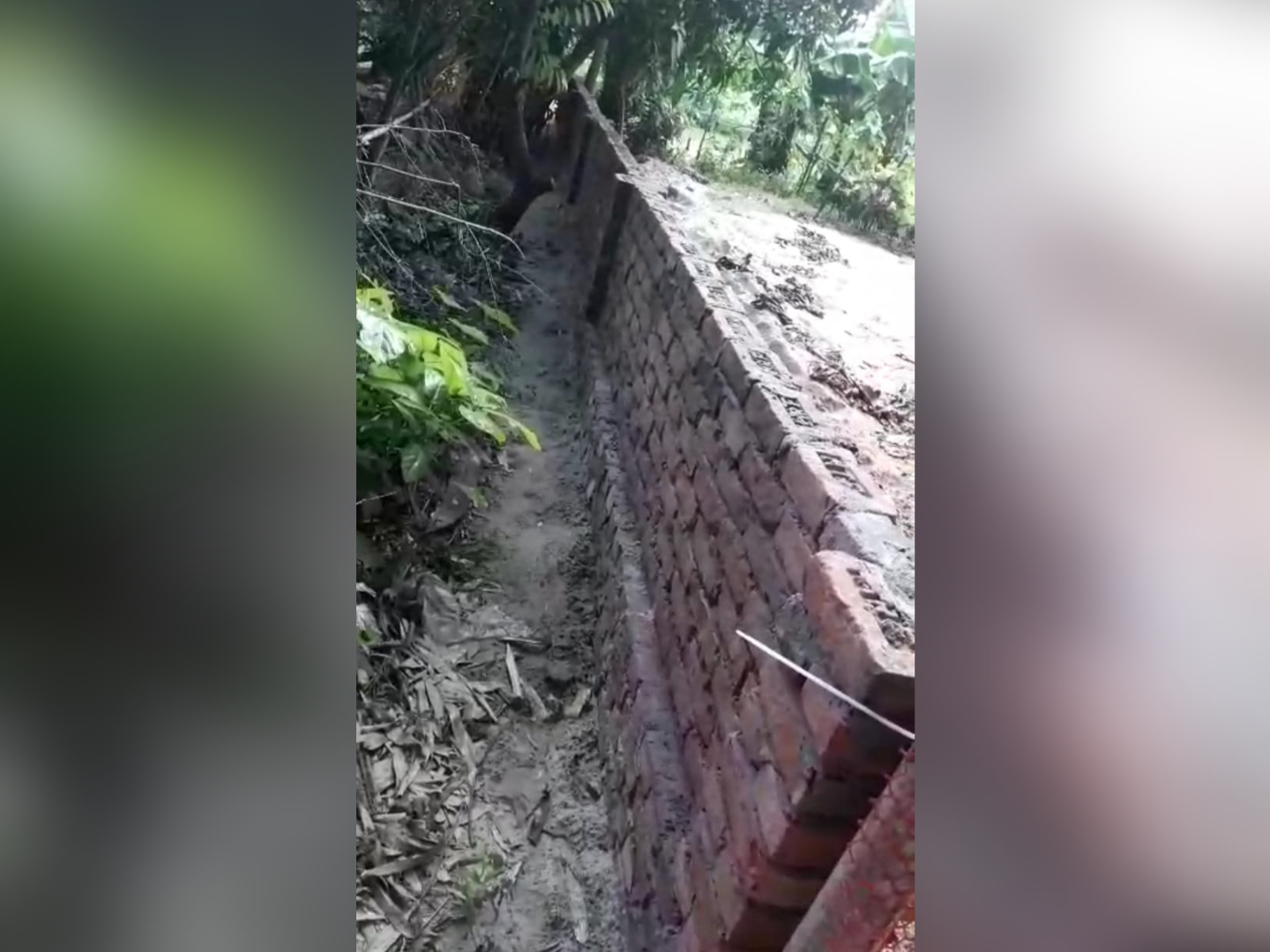 রঘুনাথপুরে আদালতের নিষেধাজ্ঞা অমান্য করে জমি দখলের অভিযোগ