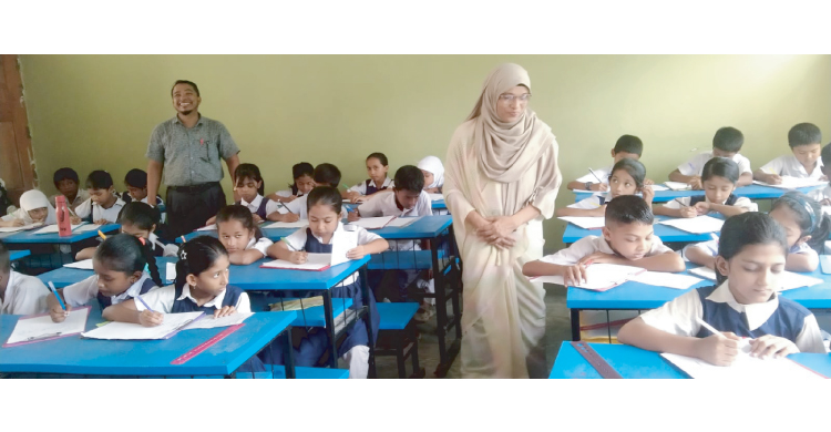 প্রাথমিক বিদ্যালয়ে মেয়েদের বয়সন্ধিকালীন সুরক্ষা