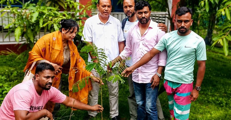 শ্রীনগরে বাঘড়া ইউনিয়ন বিএনপির বৃক্ষরোপণ কর্মসূচি উদ্বোধন