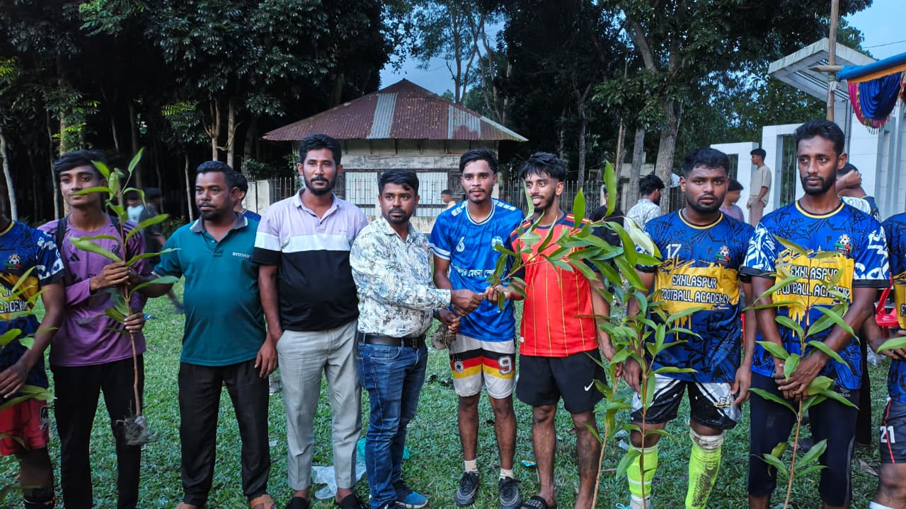 মতলব উত্তরে মাদকবিরোধী সচেতনতা বৃদ্ধিতে প্রীতি ফুটবল ম্যাচ ও গাছের চারা বিতরণ