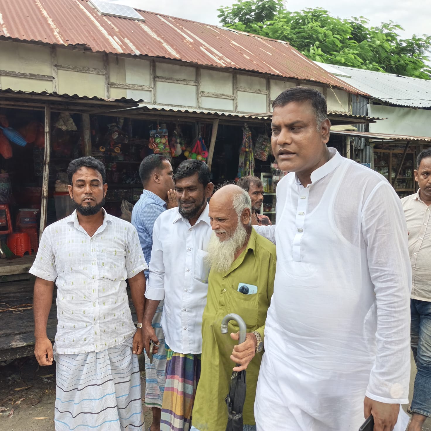 রাজরাজেশ্বর ইউনিয়নে চেয়ারম্যান প্রার্থী কবির চোকদারের গণসংযোগ