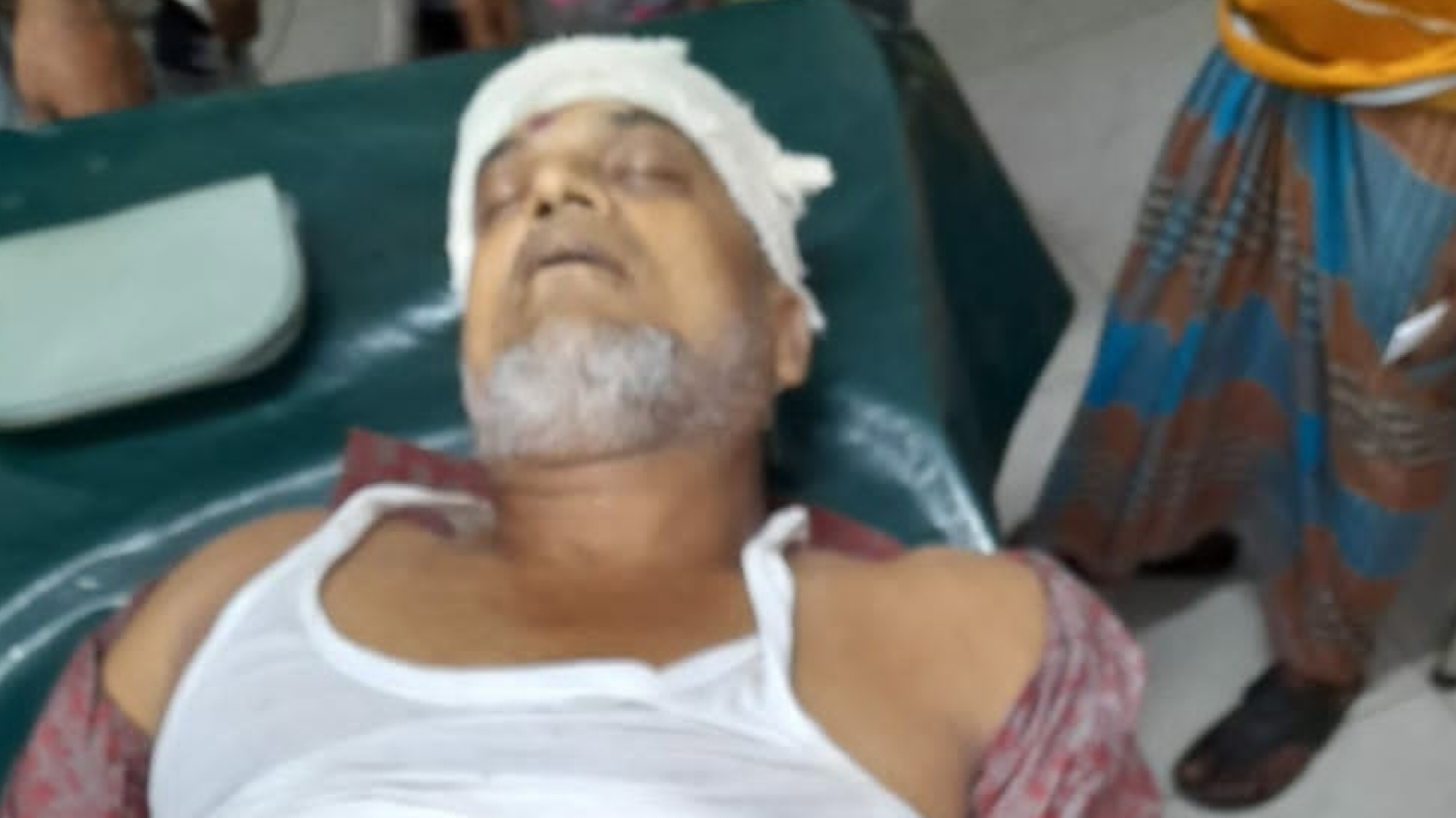 নির্মাণাধীন ভবনের ছাদ থেকে পড়ে ঠিকাদারের মৃত্যু