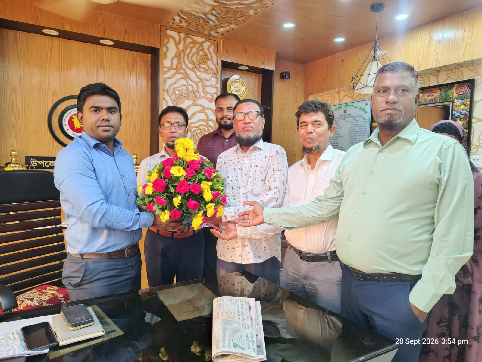 ফরিদগঞ্জের নবাগত ইউএনওকে ইউনিয়ন পরিষদ প্রশাসনিক কর্মকর্তা সমিতির ফুলেল শুভেচ্ছা