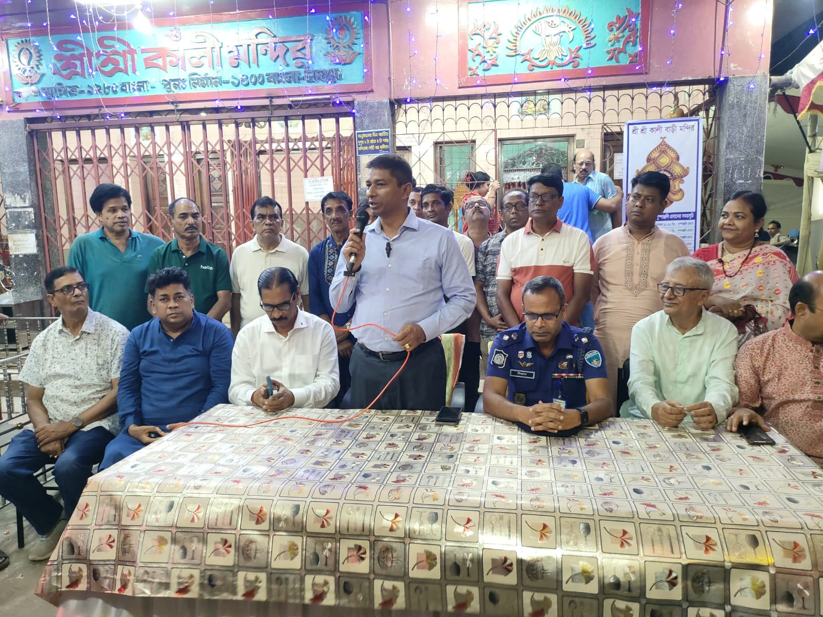 নিরাপত্তার চাদরে মণ্ডপ, নির্বিঘ্নে দুর্গোৎসব উদযাপনে পুলিশ তৎপর